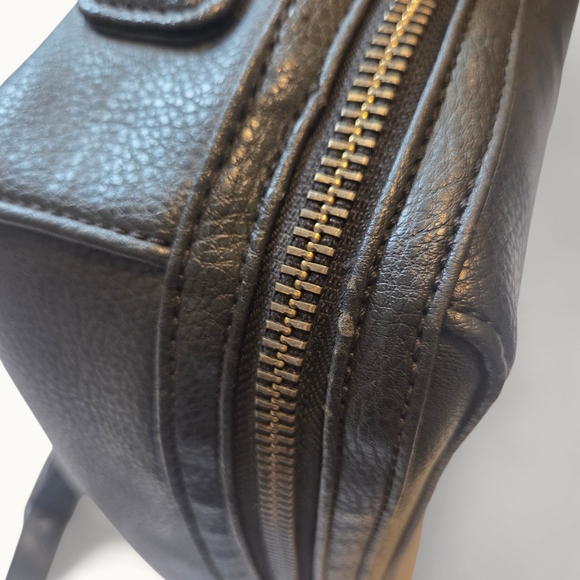 Matt & Nat Black Vegan Leather Backpack Minimalist Luxury Everyday Carry - Picture 9 of 13